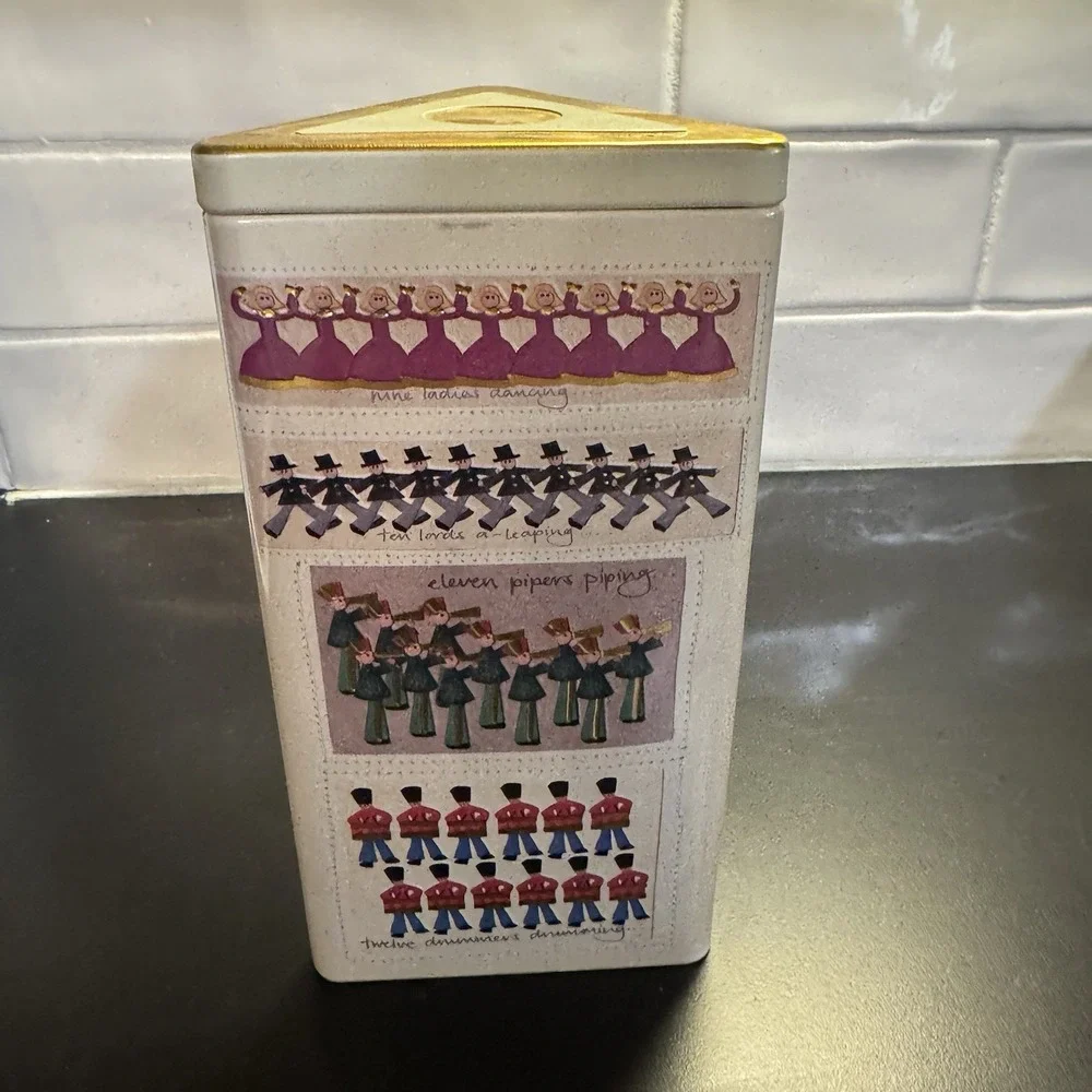 CHRISTMAS BISCUIT TIN‎ TWELVE DAYS OF CHRISTMAS CAROL THINGS EMBOSSED DESIGN
